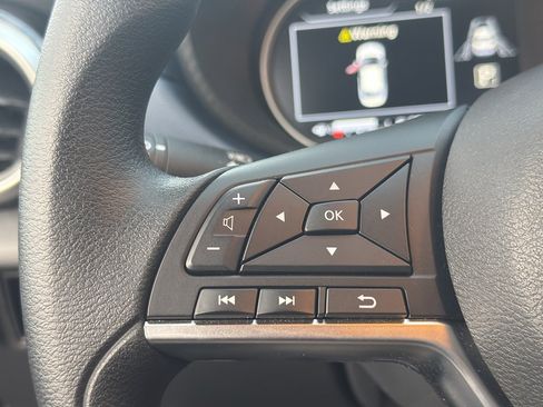 Used 2025 Nissan Versa SV w/ Trunk Package image 18