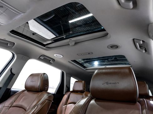 Used 2018 Buick Enclave Avenir w/ Avenir Technology Package image 30