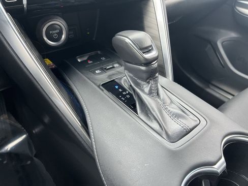 Used 2023 Toyota Venza Limited image 21