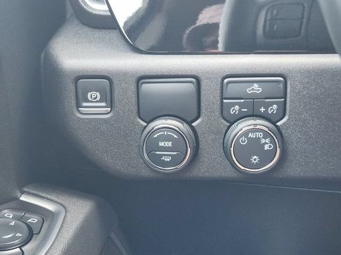Used 2025 Chevrolet Silverado 1500 LT RWD image 23