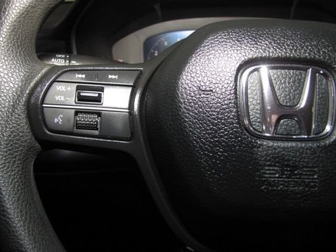 Certified 2025 Honda Accord LX image 5