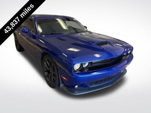 Used 2019 Dodge Challenger R/T w/ Blacktop Package RWD image 2