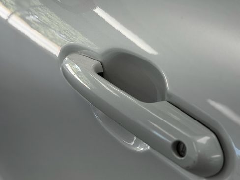 Used 2024 Toyota Highlander LE image 13