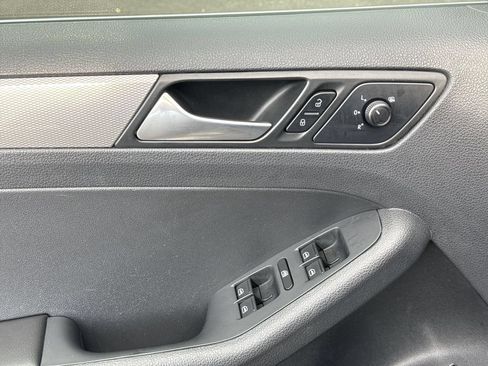 Used 2018 Volkswagen Jetta SE FWD image 15