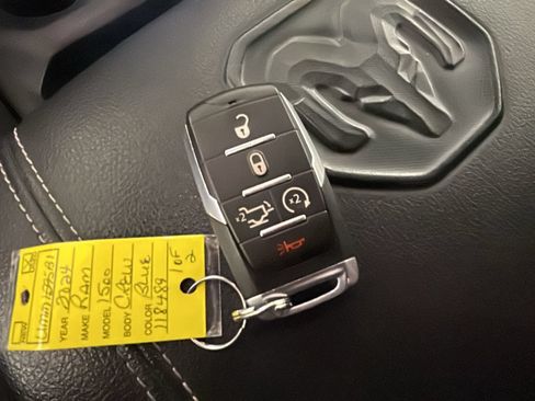 Used 2024 RAM 1500 Laramie AWD/4WD image 24