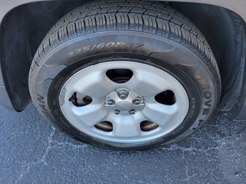 Used 2016 Jeep Cherokee Sport image 34