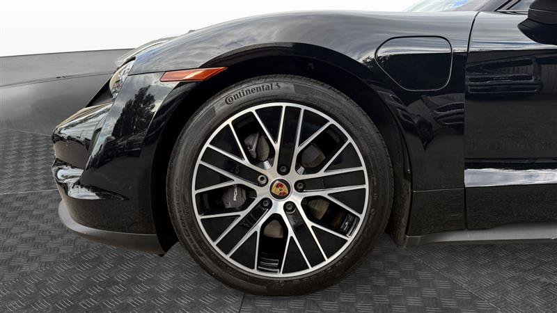 Used 2024 Porsche Taycan w/ Premium Package RWD image 9