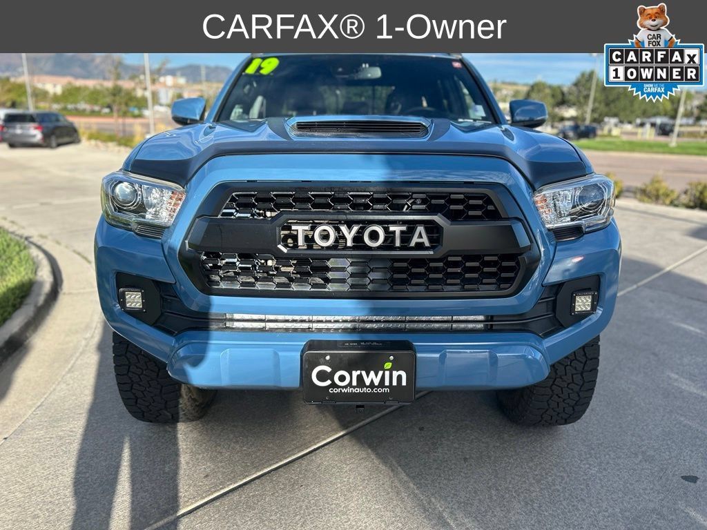 Used 2019 Toyota Tacoma TRD Sport AWD/4WD image 2