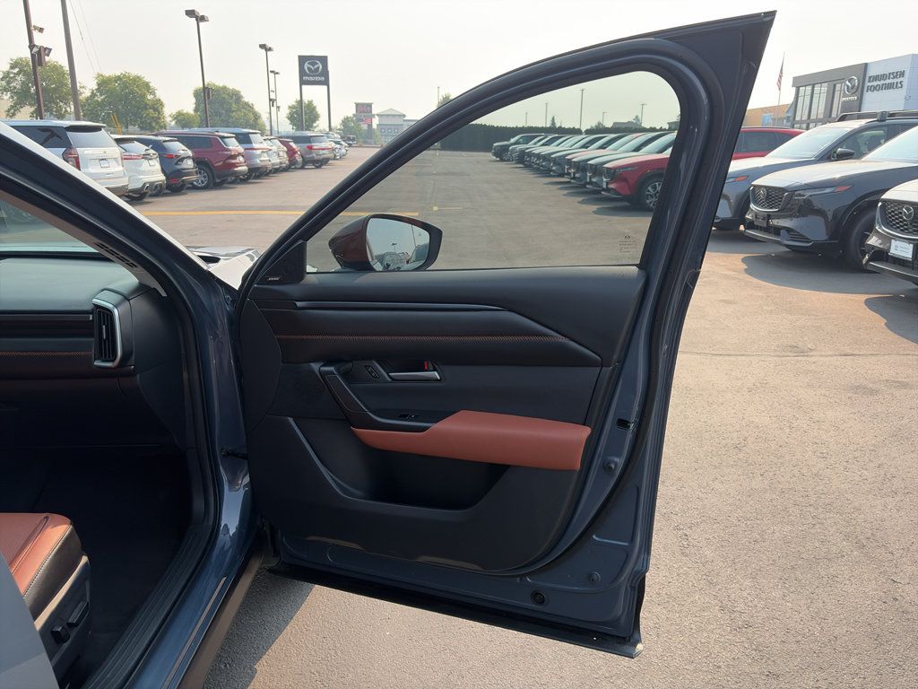Used 2025 MAZDA CX-50 Meridian Edition w/ Apex Package AWD/4WD image 18