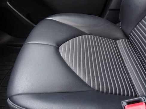 Used 2023 Toyota Highlander XSE image 12