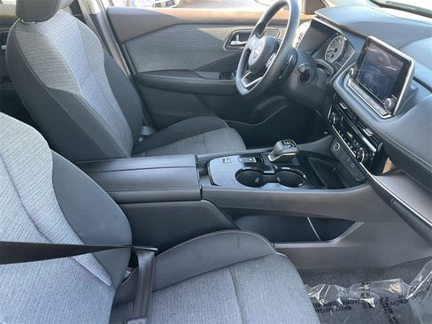 Used 2022 Nissan Rogue SV image 10