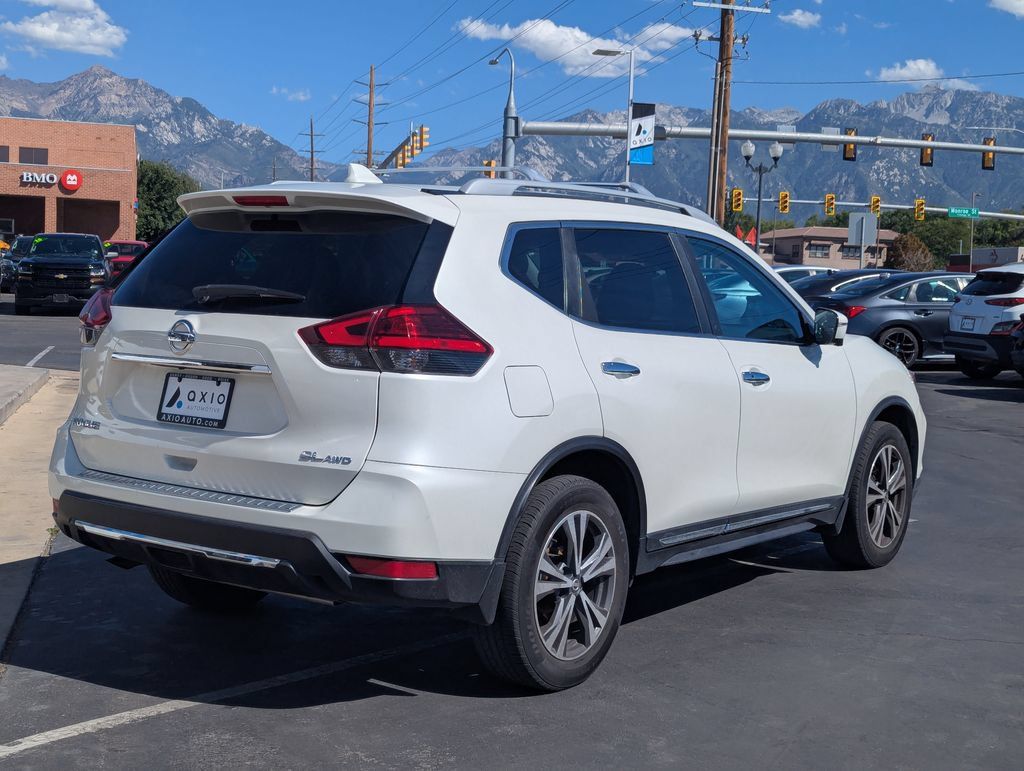 Used 2017 Nissan Rogue SL w/ SL Premium Package AWD/4WD image 4