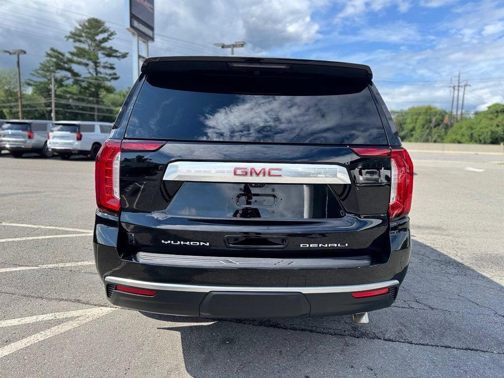 Used 2023 GMC Yukon Denali w/ Advanced Technology Package AWD/4WD image 6
