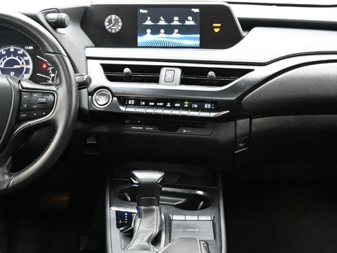 Used 2021 Lexus UX 200 w/ Accessory Package (Z2) FWD image 26