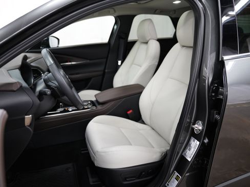 Used 2025 MAZDA CX-30 2.5 Turbo w/ Premium Plus Pkg image 4