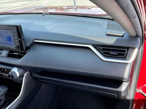 Used 2021 Toyota RAV4 LE image 23