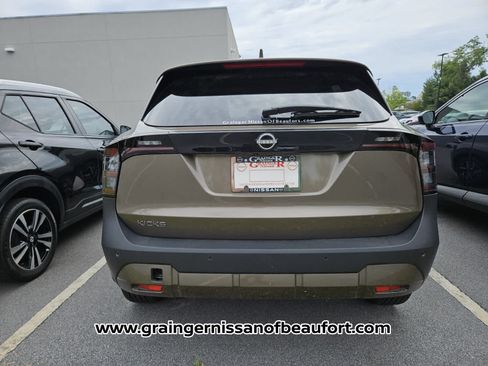 Used 2025 Nissan Kicks SV FWD image 8