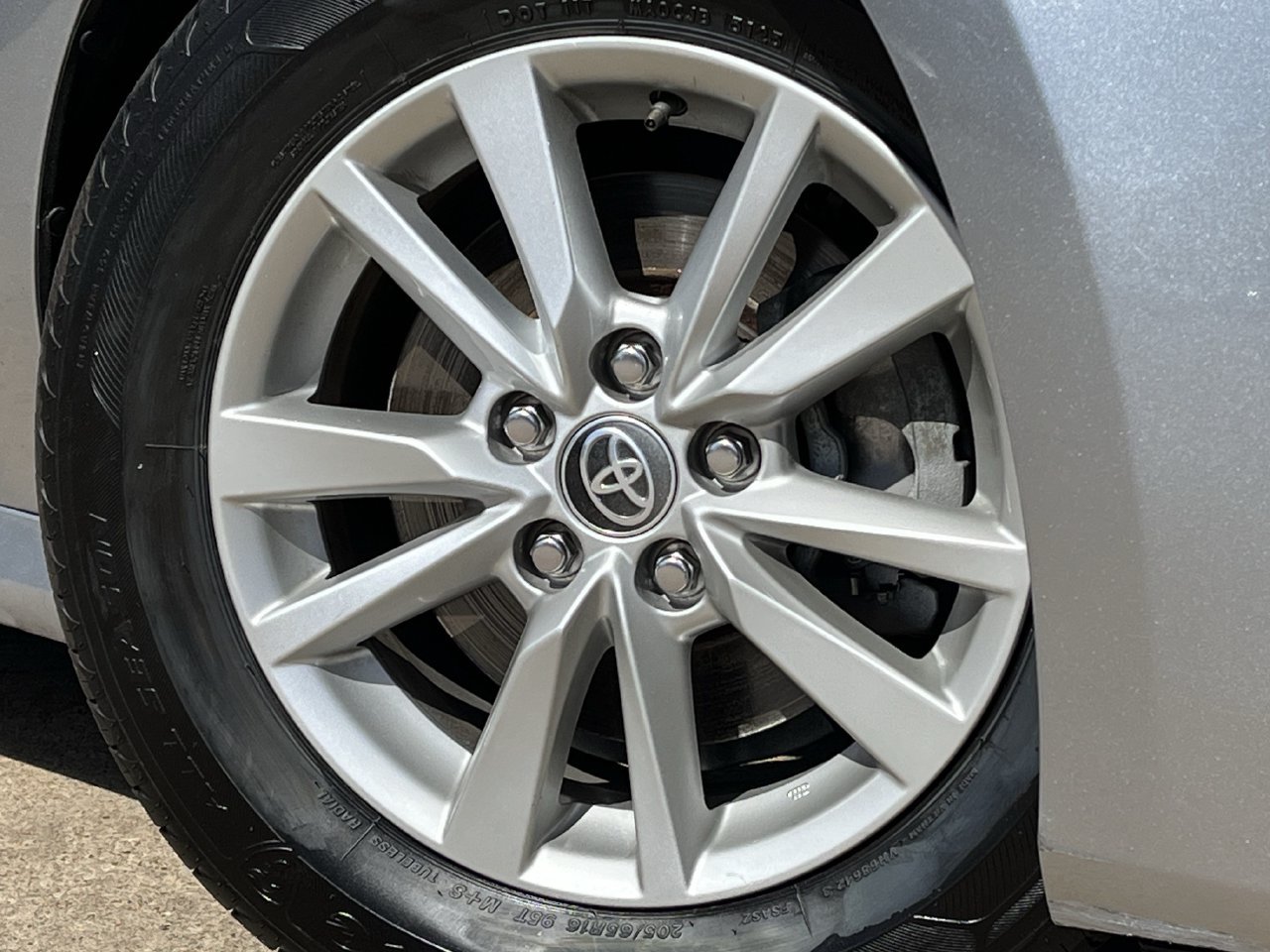 Used 2025 Toyota Camry LE FWD image 27