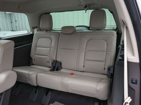 Used 2024 Lincoln Navigator Premiere image 21