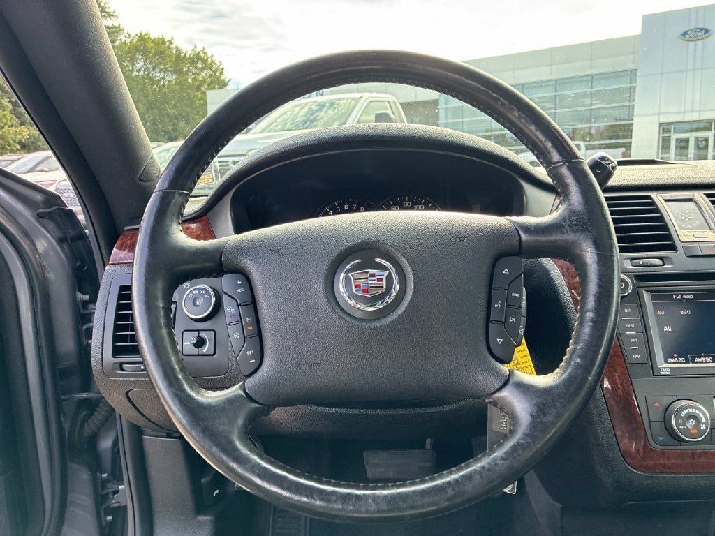 Used 2007 Cadillac DTS Luxury I w/ Sun And Navigation Package FWD image 18