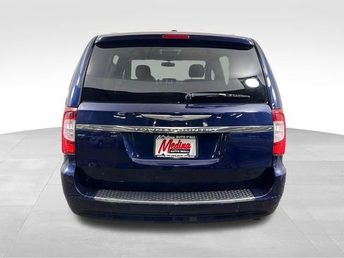 Used 2016 Chrysler Town & Country Touring FWD image 6