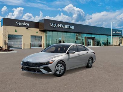 New 2025 Hyundai Elantra SE