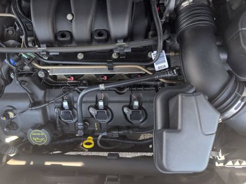 Used 2019 Ford Explorer XLT w/ Equipment Group 202A FWD image 31