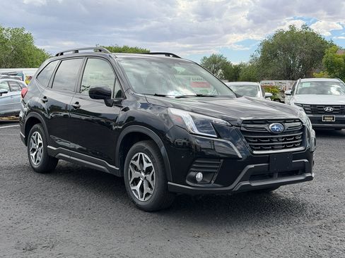 Used 2022 Subaru Forester Premium AWD/4WD image 3