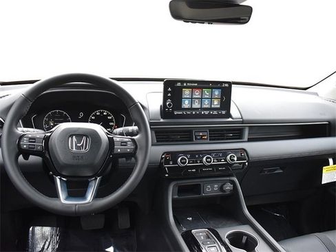 New 2025 Honda Pilot Touring image 12