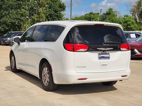Used 2023 Chrysler Voyager LX FWD image 7