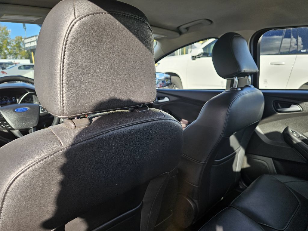 Used 2016 Ford Focus SE w/ Equipment Group 201A FWD image 39