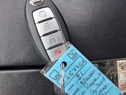 Used 2021 Nissan Rogue SV image 23