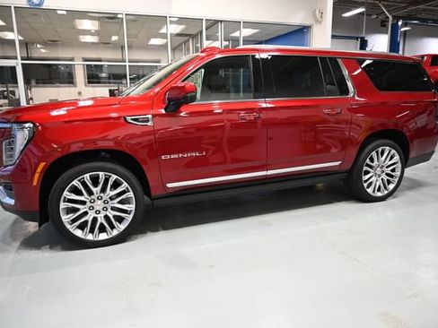 New 2026 GMC Yukon XL Denali w/ Sun & Power Step Package AWD/4WD image 7