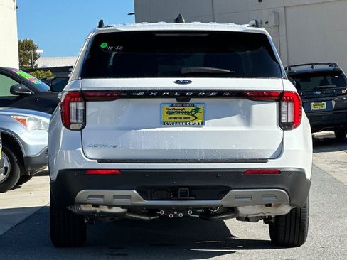 New 2026 Ford Explorer Active image 5
