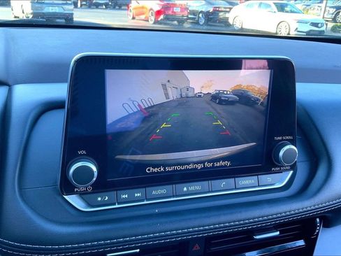 Used 2023 Nissan Rogue SV image 11