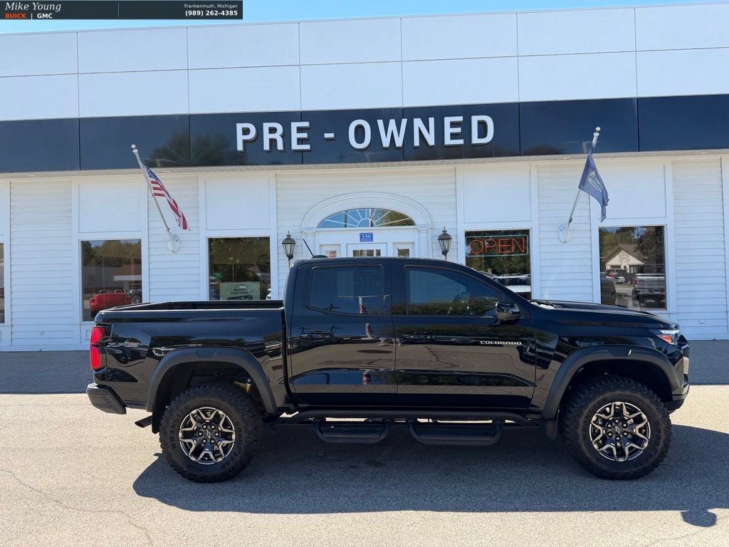 Used 2026 Chevrolet Colorado ZR2 w/ Technology Package AWD/4WD image 4