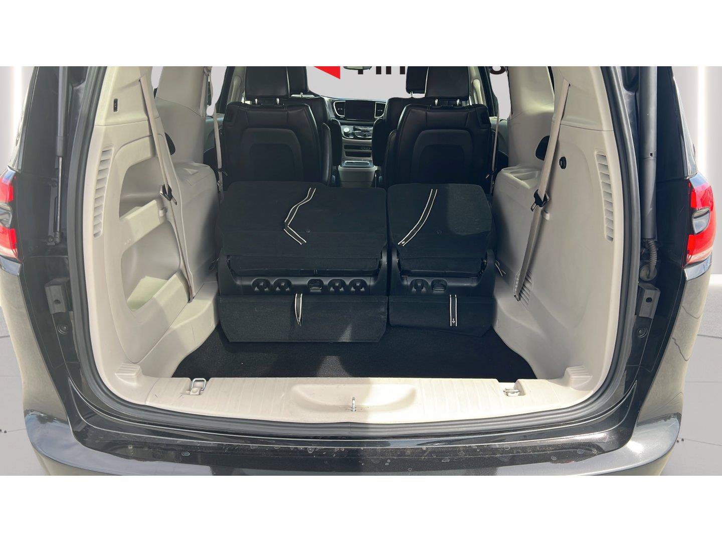 Used 2023 Chrysler Pacifica Touring-L FWD image 20