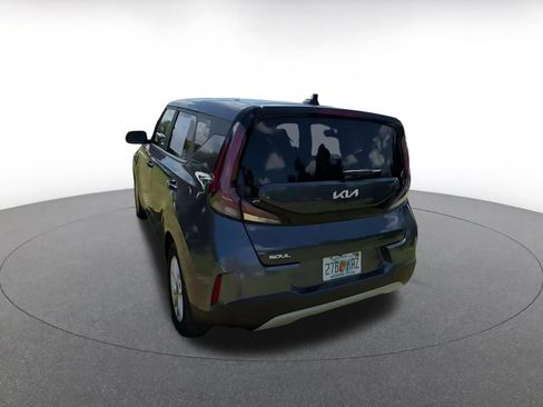 Used 2025 Kia Soul LX w/ LX Technology Package FWD image 11