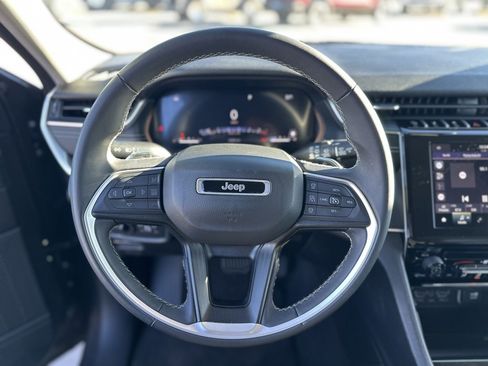 Used 2024 Jeep Grand Cherokee Laredo image 30