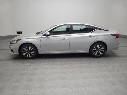 Used 2021 Nissan Altima 2.5 SV image 2