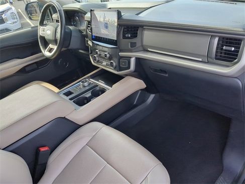 Used 2024 Ford Expedition Max XLT image 15