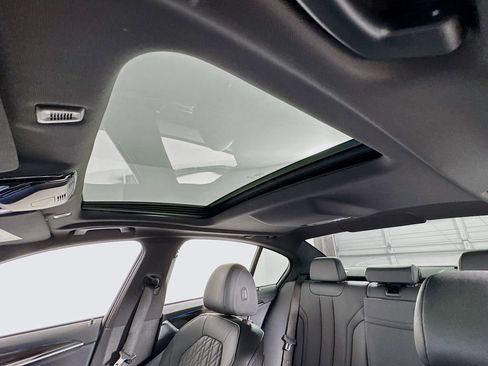 Used 2023 BMW 530e RWD image 15