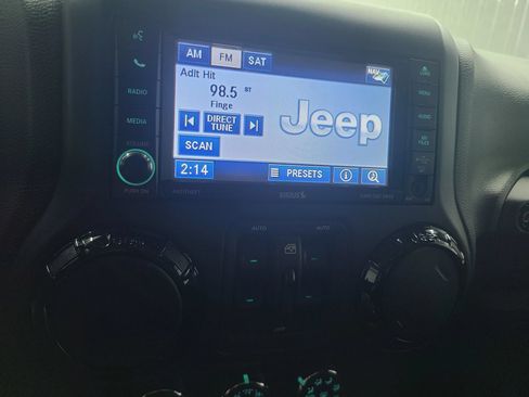 Used 2012 Jeep Wrangler Unlimited Sahara AWD/4WD image 27