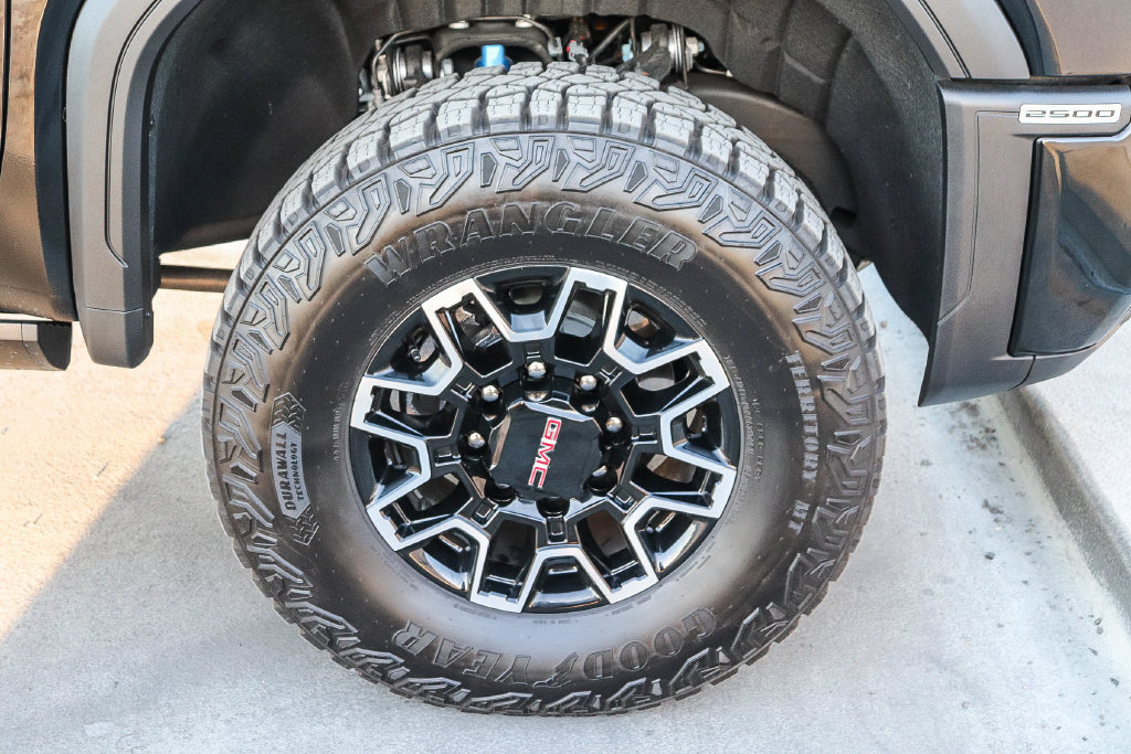 Used 2026 GMC Sierra 2500 AT4X AWD/4WD image 11