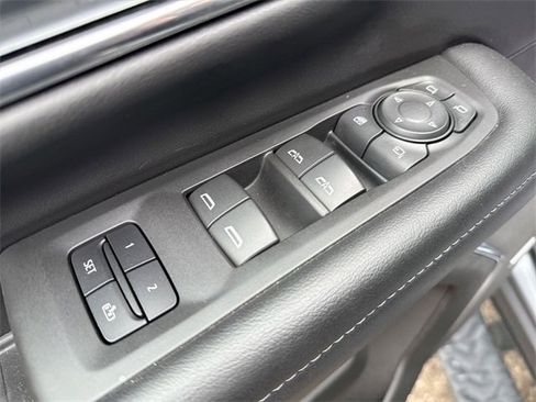 Used 2022 Chevrolet Tahoe Z71 w/ Luxury Package image 13