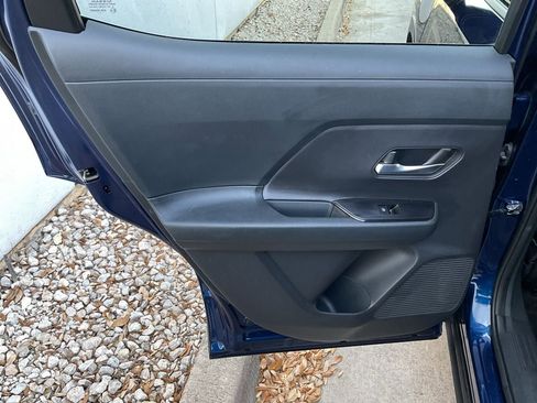 Used 2025 Nissan Kicks SV image 18