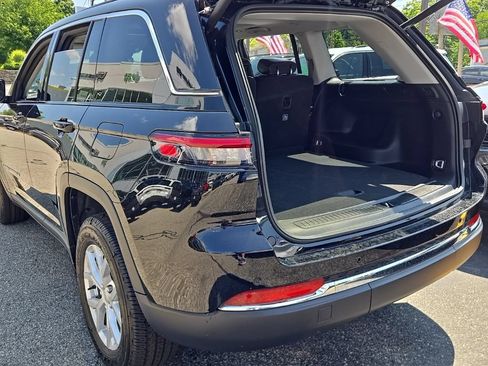 Certified 2023 Jeep Grand Cherokee Limited AWD/4WD image 10