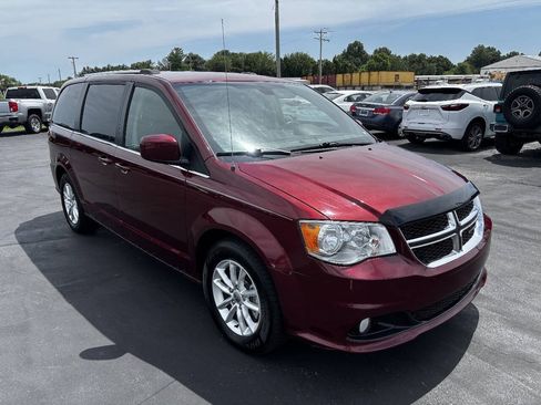 Used 2019 Dodge Grand Caravan SXT FWD image 4