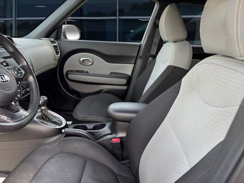 Used 2014 Kia Soul + FWD image 2