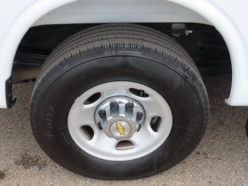Used 2025 Chevrolet Express 3500 LT image 13